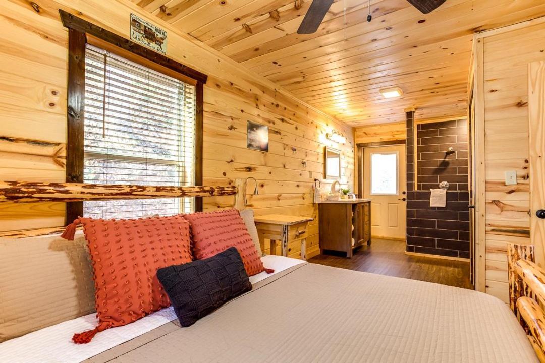 Route 66 Cabin Pigeon Forge Room photo